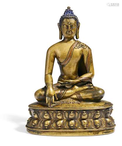 AUßERGEWÖHNLICHER BUDDHA AKSHOBHYA. Tibet. 13./14. Jh. Helle Bronze mit dünnen Resten einer