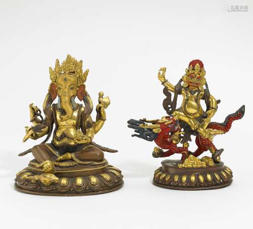 VIERARMIGER GANAPATI UND MAHAKALA AUF DRACHEN. Nepal. 20. Jh. Bronze mit Vergoldung und Pigmenten.