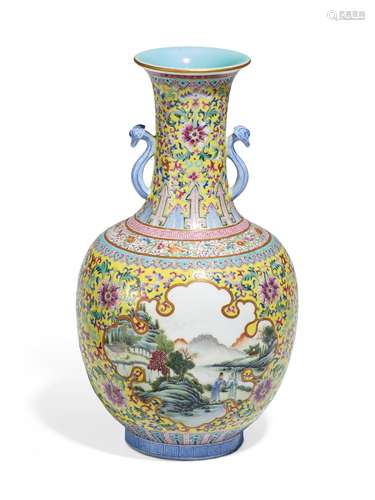 VASE IN SHANGPING-FORM MIT LANDSCHAFTEN. China. 20. Jh. Porzellan, bemalt in famille jaune. In den