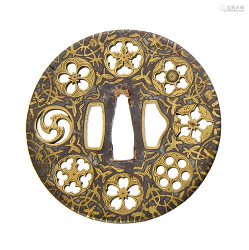 MON-SUKASHI TSUBA. Marugata. Japan. Momoyama-Zeit. Yoshiro-Schule. Eisen mit Einlagen aus Messing.