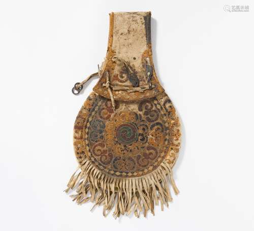 SATTELTASCHE. Ladakh, Indien. 20. Jh. Leder, mit Pigmenten bemalt. 126 (ohne Fransen) x 41cm.