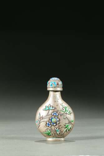 A silver and enamel snuff bottle