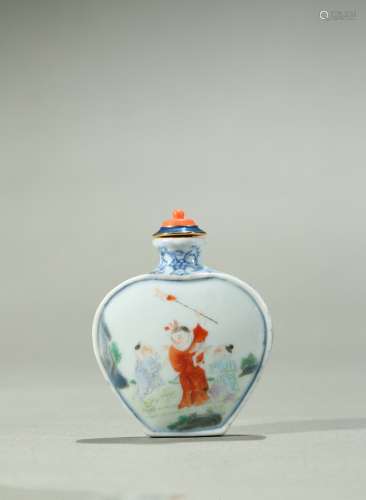 A blue and white famille rose 'boys' snuff bottle