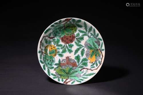 A biscuit-enamelled dragon sancai dish