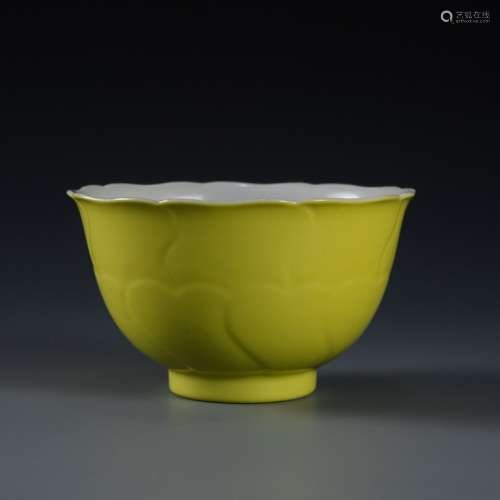 A yellow glazed lotus lobe bowl