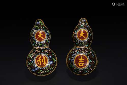 A pair of cloisonne enamel double gourd boxes