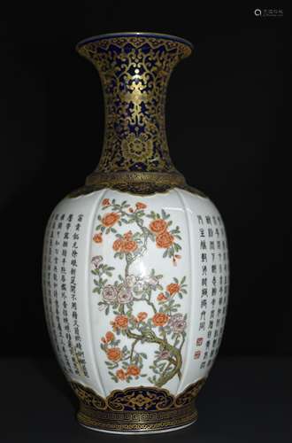 A GILT-DECORATED INSCIBE VASE,