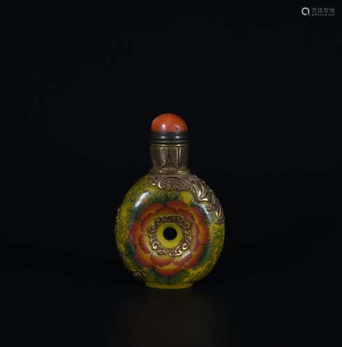 A SNUFF BOTTLE