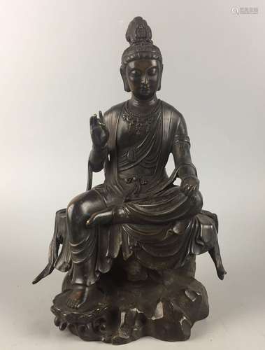 A BRONZE FIGURE OF GUANYIN