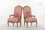 Paire de fauteuils Louis XV en bois et stuc doré
