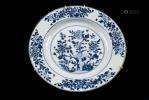 Assiette en porcelaine de Chine, à décor en B&B, époque Qianlong 清乾隆