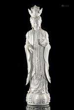 Guanyin debout en blanc de Chine avec couronne. Marque Dehua 