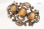 Broche en or à bas titre ou métal doré d'époque victorienne et 3 citrines orangées, non signé vers 1880