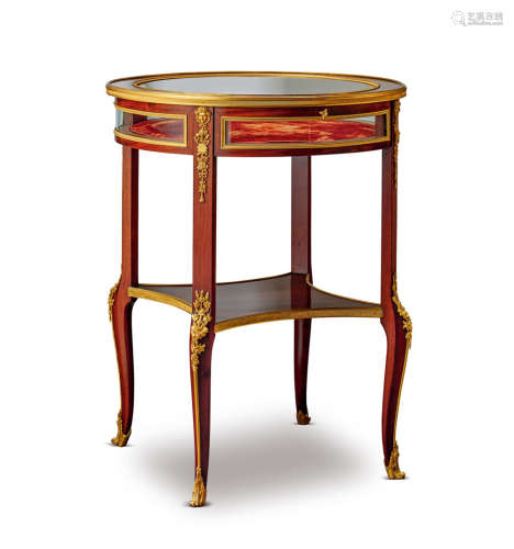 约1885年 法国桃花芯木铜鎏金玻璃展示桌