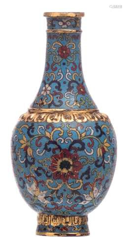 A Chinese cloisonné enamel floral decorated miniature vase, with a Qianlong mark, H 12,5 cm