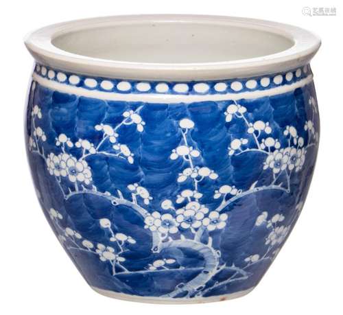 A Chinese blue and white decorated jardiniere with prune blossoms, H 23 cm - ø 27 cm