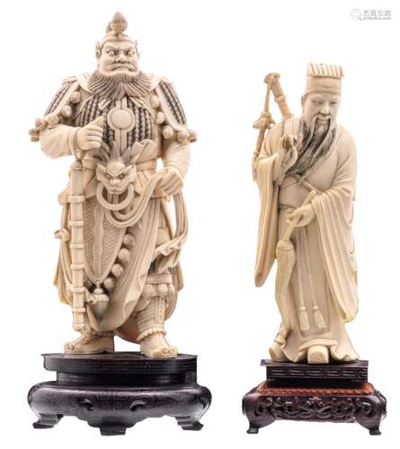 Two Chinese carved ivory figures of the Immortal Lu Dongbin and the warrior Guan Yu, both on a matching wooden base, first half of the 20thC, H 17 - 19,5 cm (without base) - Weight ivory: about 350 and 685g