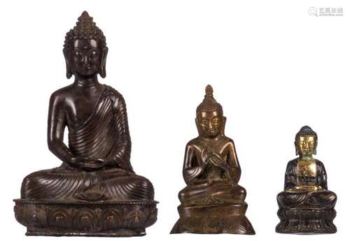 Two Oriental bronze seated Buddhas; added a ditto Buddha in patinated gilt bronze, H 11 - 24 cm