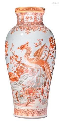 A massive Chinese soldier vase of rouleau form decorated in rouge de fer and gilt with a phoenix standing on a rock, Yongzheng period, 18thC, a similar vase is part of the collection of Cohen & Cohen (London), H 110 cm (damage)