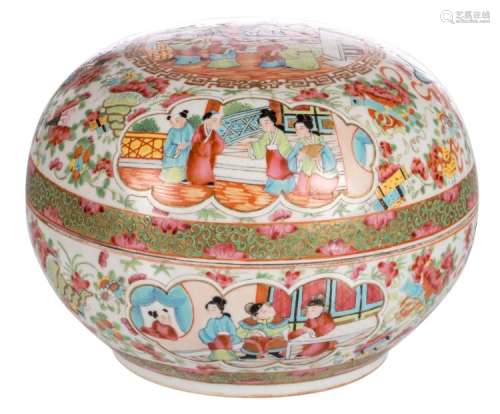 A Chinese famille rose floral decorated Canton box and cover, the roundels with court scenes, H 17,5 - ø 24,5 cm