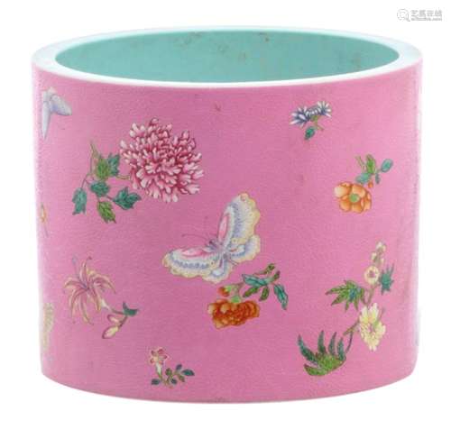 A Chinese pink ground floral incised famille rose brush pot, overall decorated with butterflies and flower branches, with a Qianlong mark, H 15,5 cm