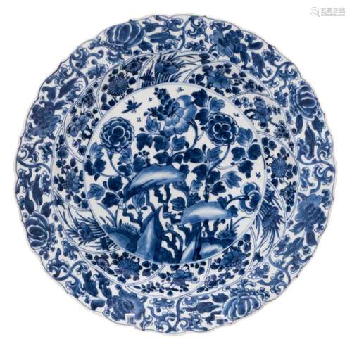 A Chinese blue and white floral decorated plate, Kangxi, with a symbol mark, H 5 - ø 34 cm