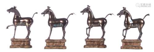 Four Chinese sterling silver horses, standing on a textile covered base, 20thC, H horses 11,4 - H bases 3,4 cm - Total weight silver: 316g