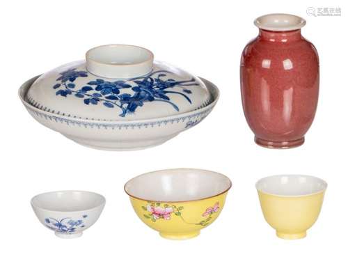 Various Chinese blue and white, sang de boeuf, yellow ground and famille rose decorated porcelain items, all marked, 19th and 20thC, H 4,5 - 15 - ø 8,5 - 25 cm