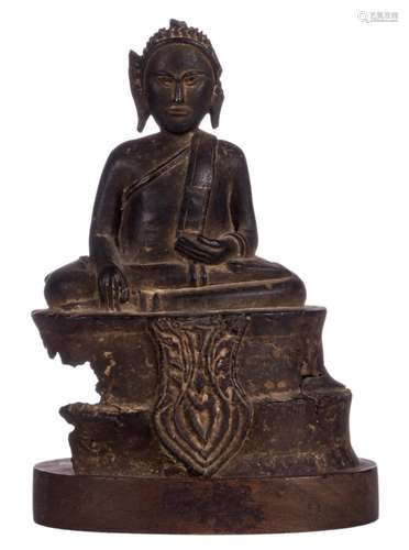 An Oriental seated bronze Buddha on a matching wooden base, Thailand, (with certificate), H 23,5 (without base) - 26,5 cm (with base)