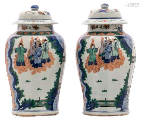 Two Chinese wucai overall decorated vases and covers with animated scenes, H 45,5 cm