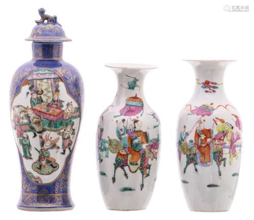 A Chinese blue ground gilt decorated famille rose vase and cover, the roundels decorated with a court scene and a battle scene; added two ditto famille rose vases, decorated with a courtege, H 23 - 31,5 cm