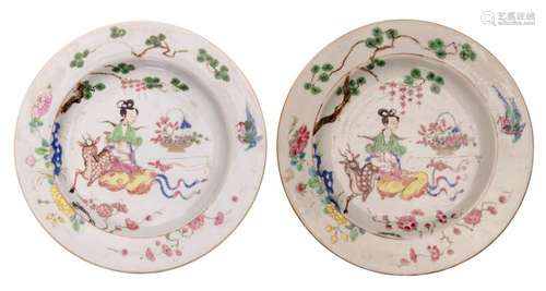 Two Chinese famille rose dishes depicting Magu and a deer, 18thC, ø 23 cm