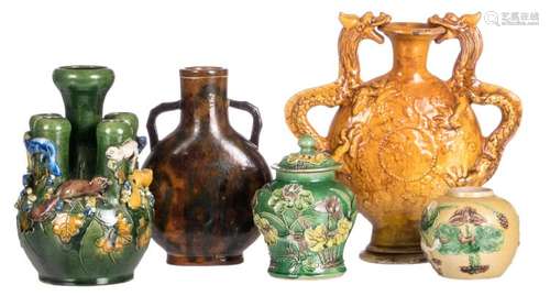 Various Chinese sancai earthenware and porcelain items; added a Chinese amber glazed dragon earthenware moonflask, H 9 - 26,5 cm