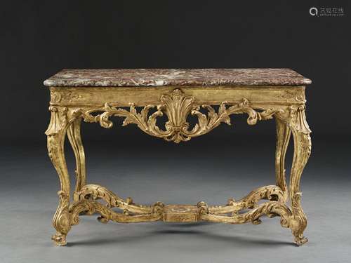 CONSOLE D'ÉPOQUE RÉGENCE En bois sculpté et doré, dessus de marbre rouge royal, la ceinture ornée au