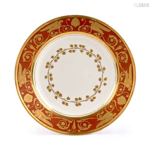 ASSIETTE EN PORCELAINE DE PARIS D'ÉPOQUE EMPIRE Manufacture de Pierre Louis Dagoty À décor en or