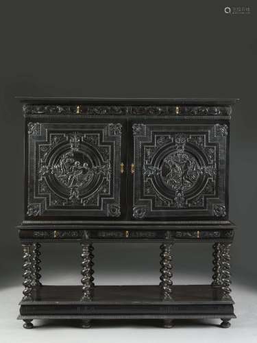 CABINET D'ÉPOQUE LOUIS XIII Vers 1645-1650 En placage d'ébène sculpté et gravé, surmonté d'une