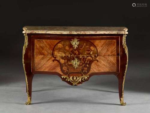 COMMODE D'ÉPOQUE LOUIS XV En placage de bois de rose, satiné, amarante et marqueterie florale de