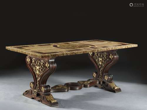 TABLE D'APPARAT NÉO-RENAISSANCE En noyer mouluré, sculpté et en partie doré, dessus de bois peint