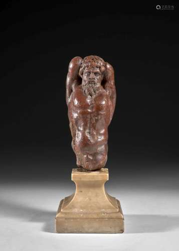 ÉCOLE ITALIENNE DU XVIIIe SIÈCLE Torse de Marsyas Statuette en marbre rouge Accidents et manques