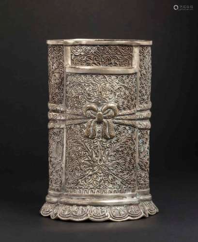 A silver brushpot, China, Qing Dynasty, 19th century