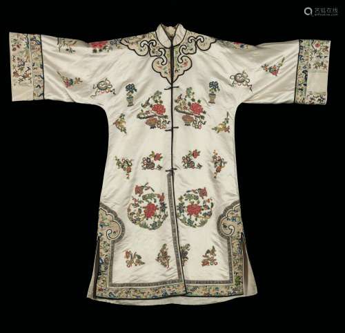 A white-ground silk dress embroidered with naturalistic motif,  ...