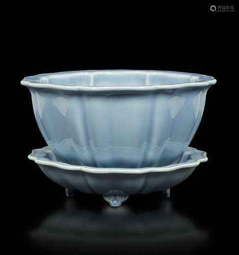 A Clair de Lune porcelain grooved jardini鑢e, China, Qing  ...