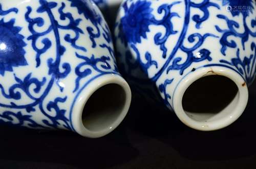 A PAIR OF BLUE AND WHITE GOURD VASES, JIAJING MARK