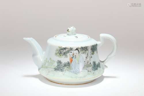 A Chinese Famille-Rose Porcelain Tea Pot