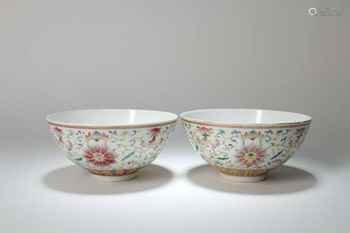 A Pair of Chinese Famille-Rose Porcelain Bowls