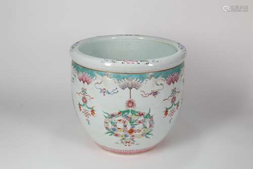 A Chinese Famille-Rose Porcelain Jar