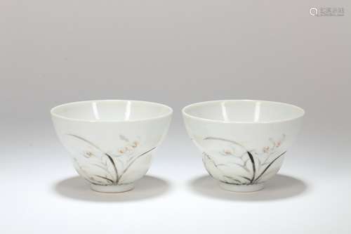 A Pair of Chinese Famille-Rose Porcelain Cups