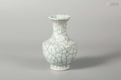 A Chinese Ge-Type Porcelain Vase