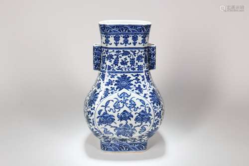 A Chinese Blue and White Porcelain Vase