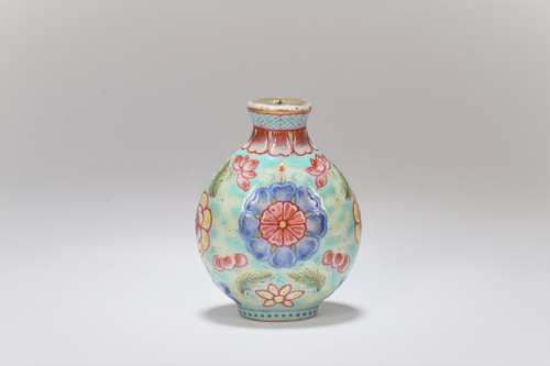 A Chinese Famille-Rose Snuff Bottle